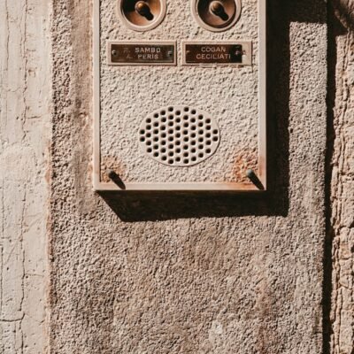 Electronic device on a wall