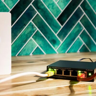 Router and network recorder
